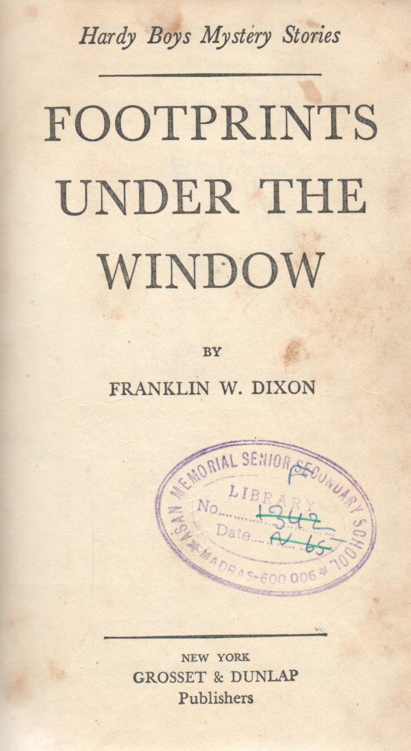 FOOT PRIINTS UNDER THE WINDOW BY FRANKLIN W. DIXON